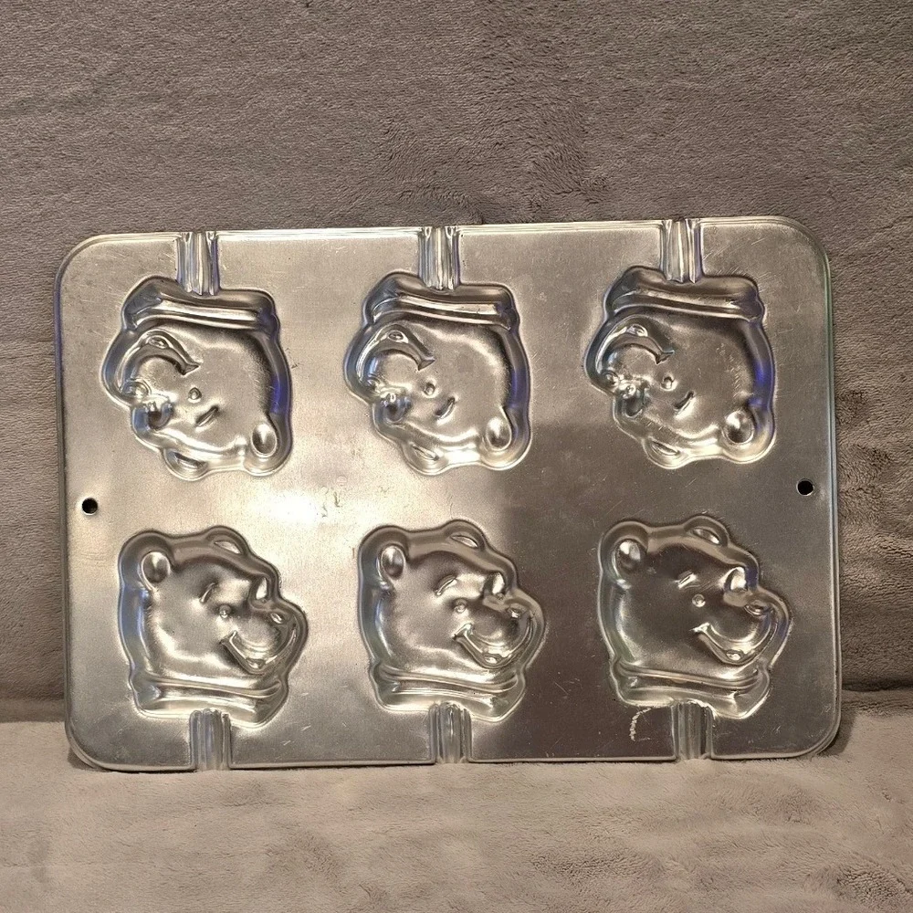 Wilton Disney Winnie the Pooh 6 Cavity Aluminum Cake Pan Cookie Mold 2105-8108